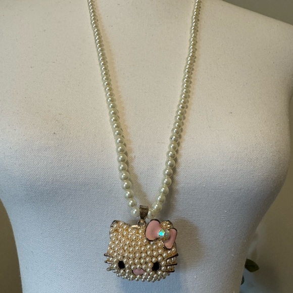 Hello Kitty Faux Pearl Pendant Necklace - Picture 6 of 7